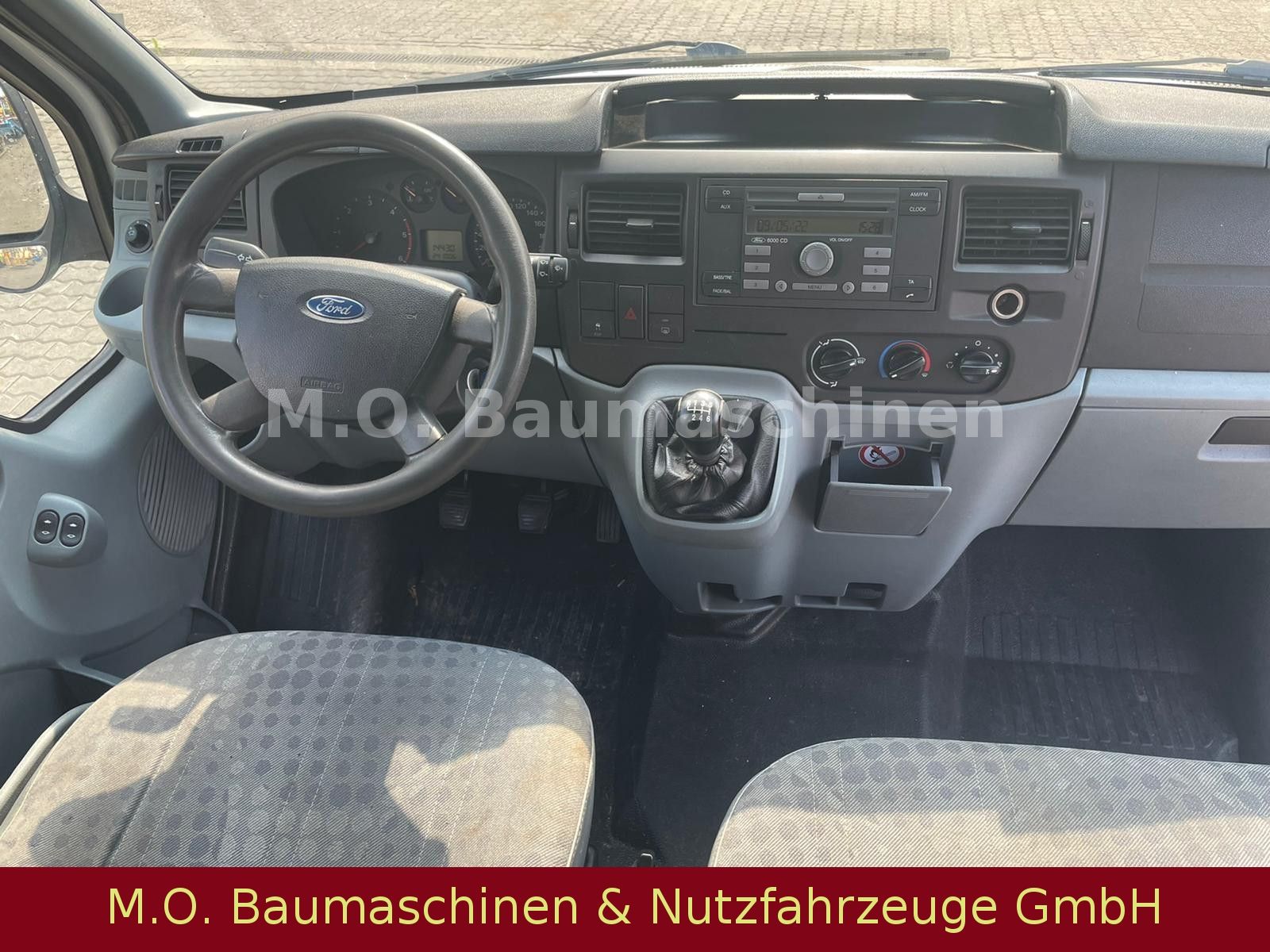 Fahrzeugabbildung Ford Transit  115 T 330 / 2,4 Liter / 9 Sitzer /