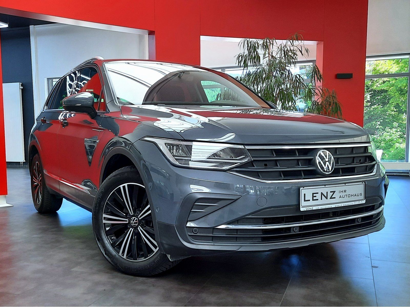 Fahrzeugabbildung Volkswagen Tiguan Active TSI *Navi*Cam*PDC*ACC*LED*Sitzhzg*