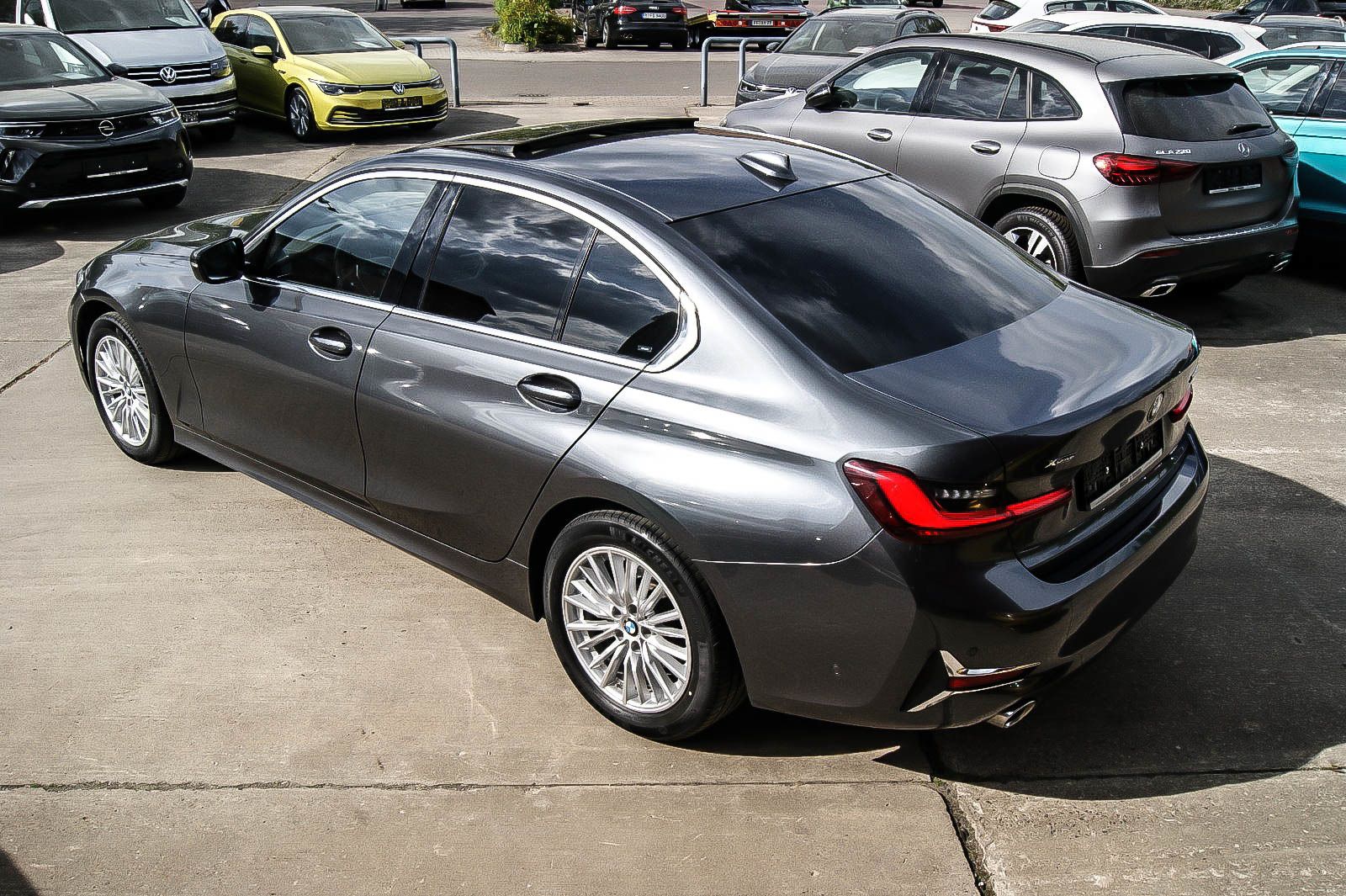 Fahrzeugabbildung BMW 320 d xDrive Luxury Line STANDHEIZG SCHIEBEDACH