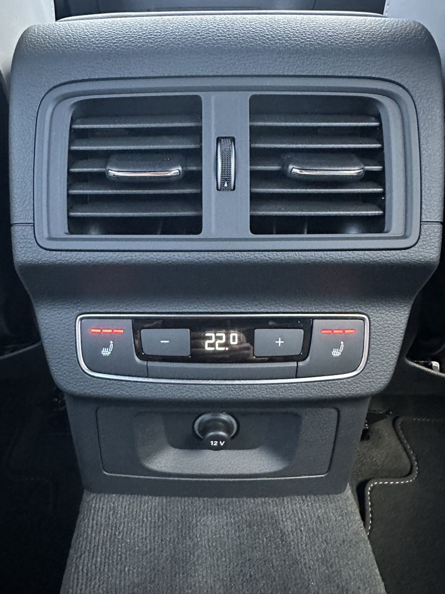 Fahrzeugabbildung Audi SQ5 Black NAV+LED+KAMERA+LUFTFEDERUNG+21ZOLL+VC