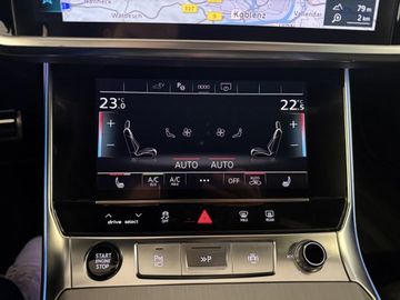 Fotografie des Audi A6 Avant 50 TFSI e quattro Sport/220KW Systemle