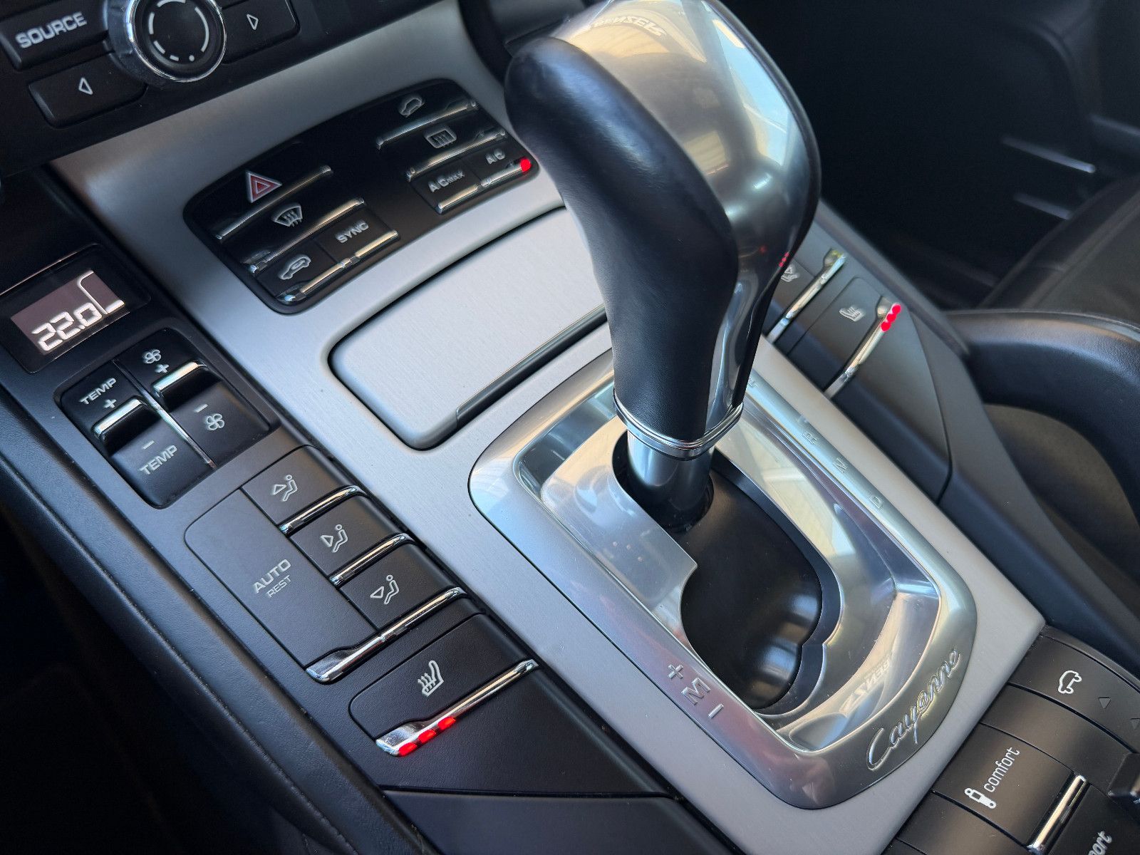 Fahrzeugabbildung Porsche Cayenne /LED/S-DACH/21"ALU/NAVI/LEDER/KAMERA