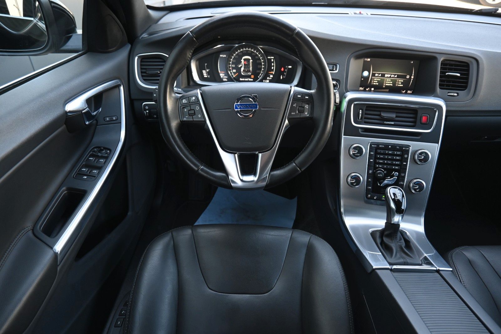 Fahrzeugabbildung Volvo V60 D4 Autom. Summum*NAVI*STDHZG*RFK*