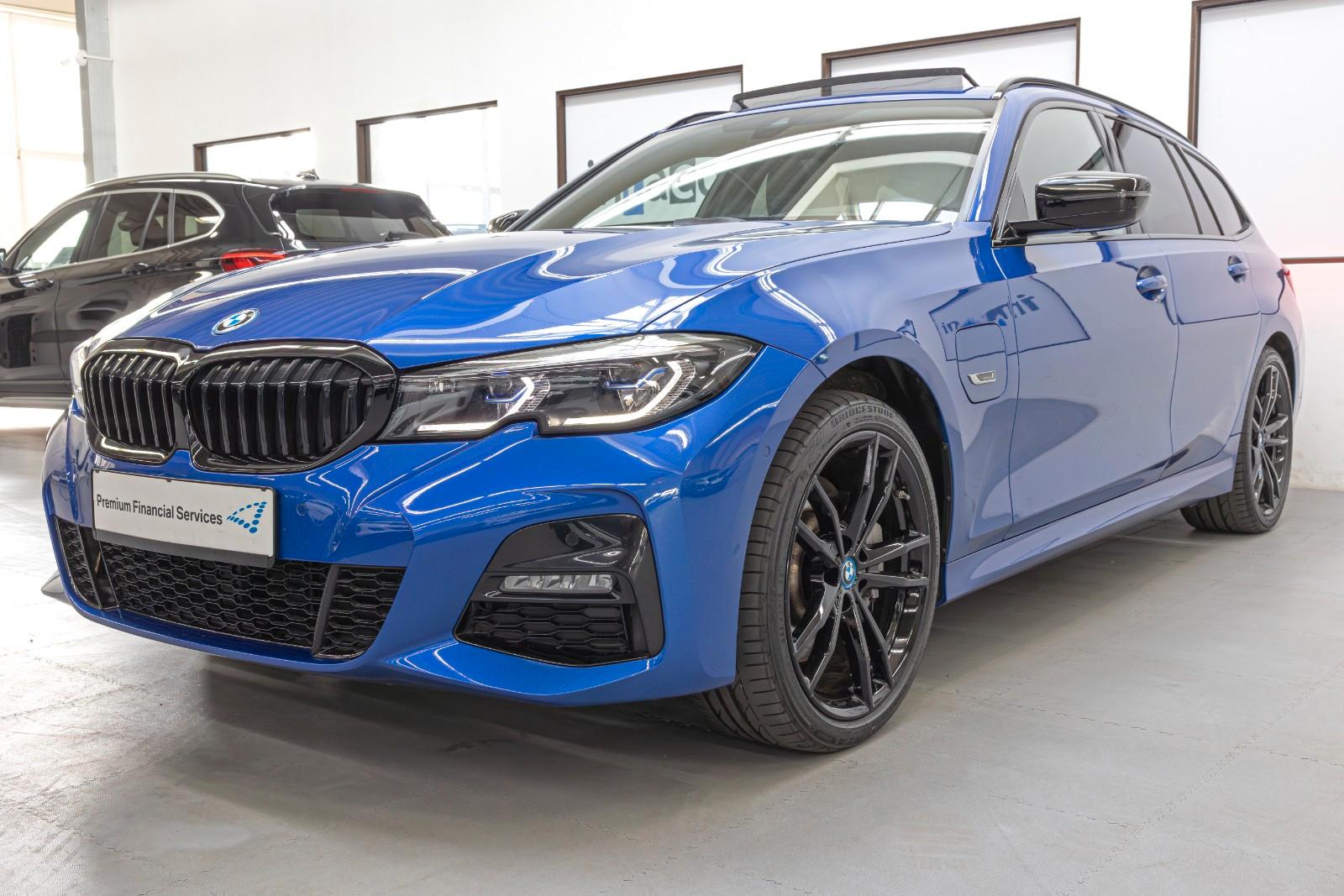 BMW 330xe Touring M Sport Laser HUD ParkAss AHK Pano