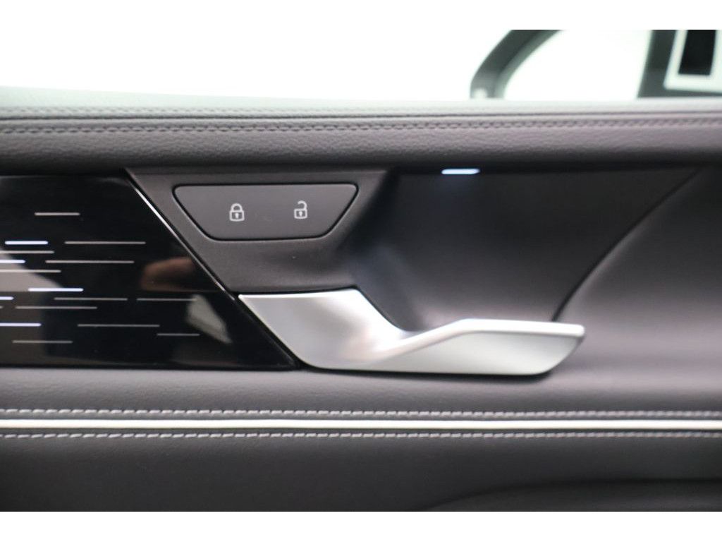 Volkswagen Passat Variant 1.5 eTSI Business DSG Navi Matrix foto 21