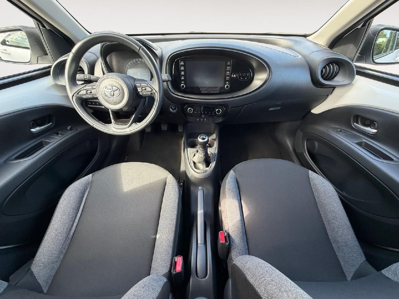 Fahrzeugabbildung Toyota Aygo X Play
