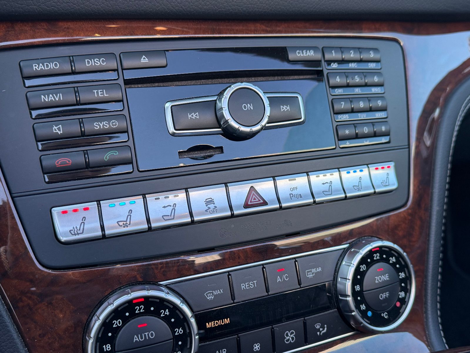 Fahrzeugabbildung Mercedes-Benz SL 350 /AMG/HARMAN-KARDON/MEMORY/T-WINKEL