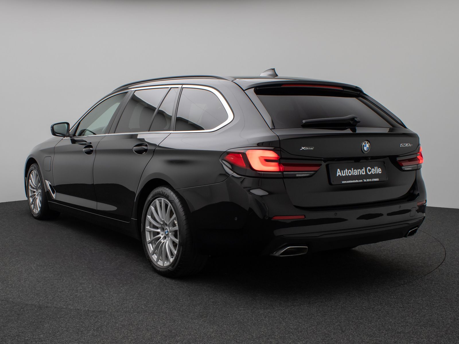 Fahrzeugabbildung BMW 530e xD Panorama 360°HUD DAB Leder Alarm 18Zoll