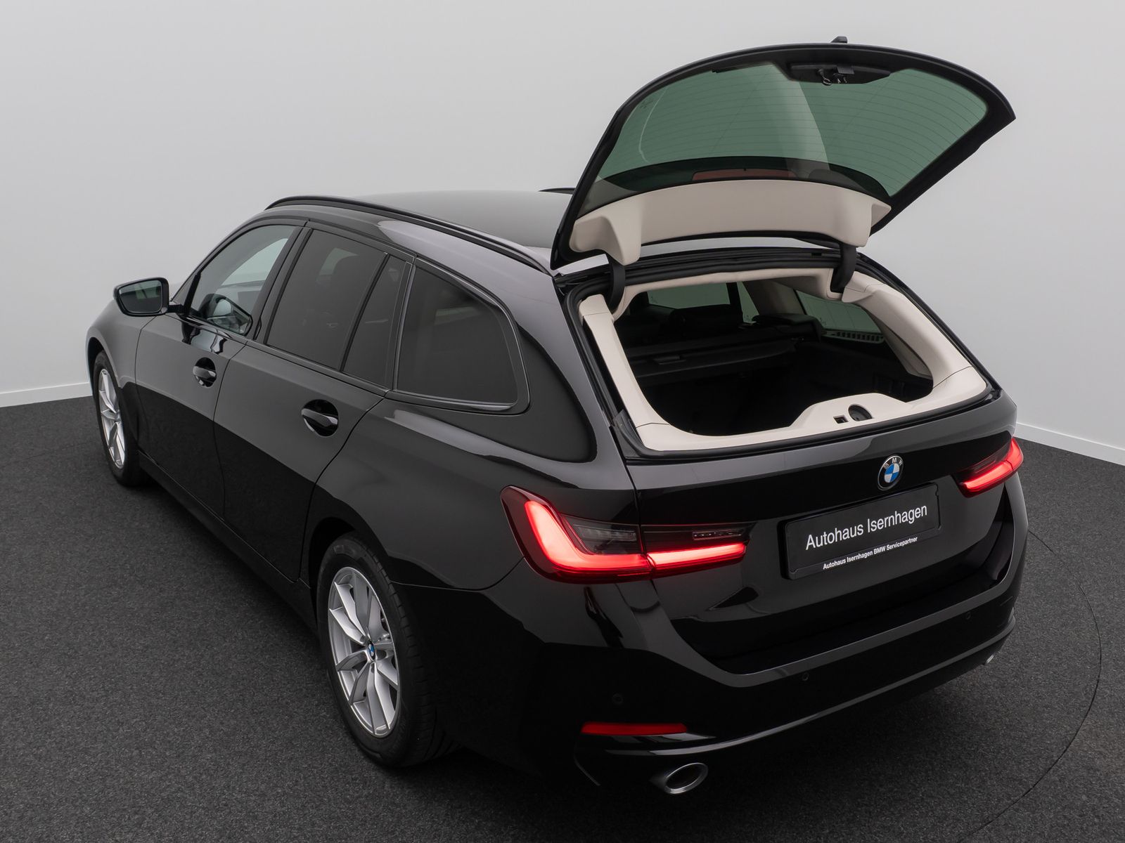 Fahrzeugabbildung BMW 320d CockpitPro PDC GeschwindigReg DAB Sitzhzng