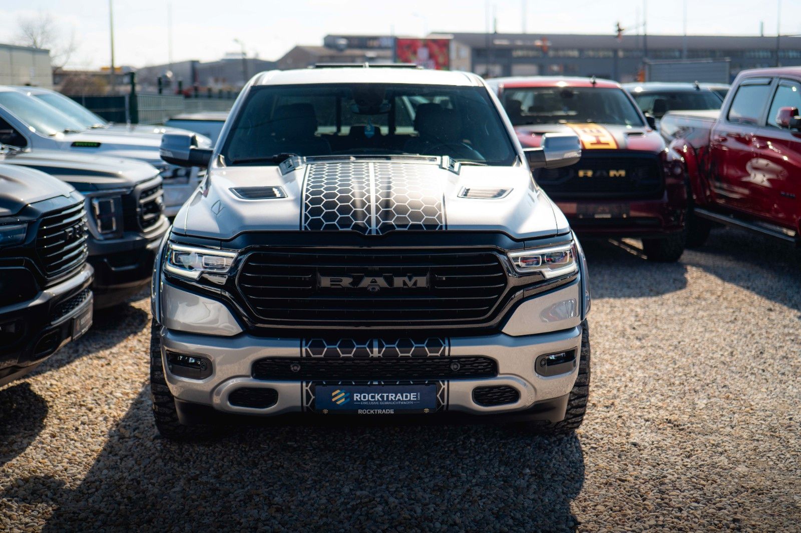 Fahrzeugabbildung Dodge RAM 5.7 V8 HEMI 4x4 Offroad Night Limited 19%