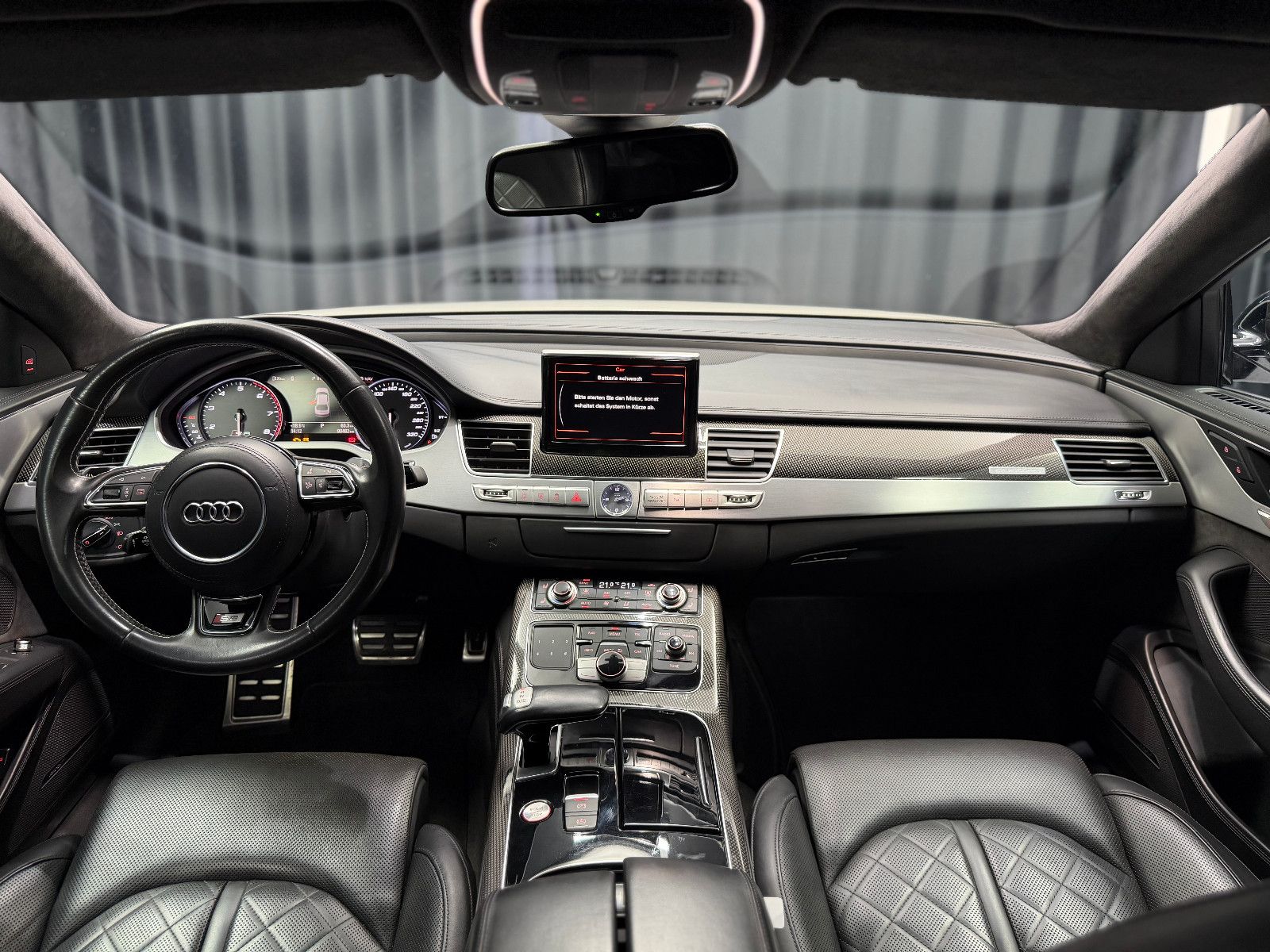 Fahrzeugabbildung Audi S8 4.0 TFSI quattro plus |KERAMIK|CARBON|MASSAGE