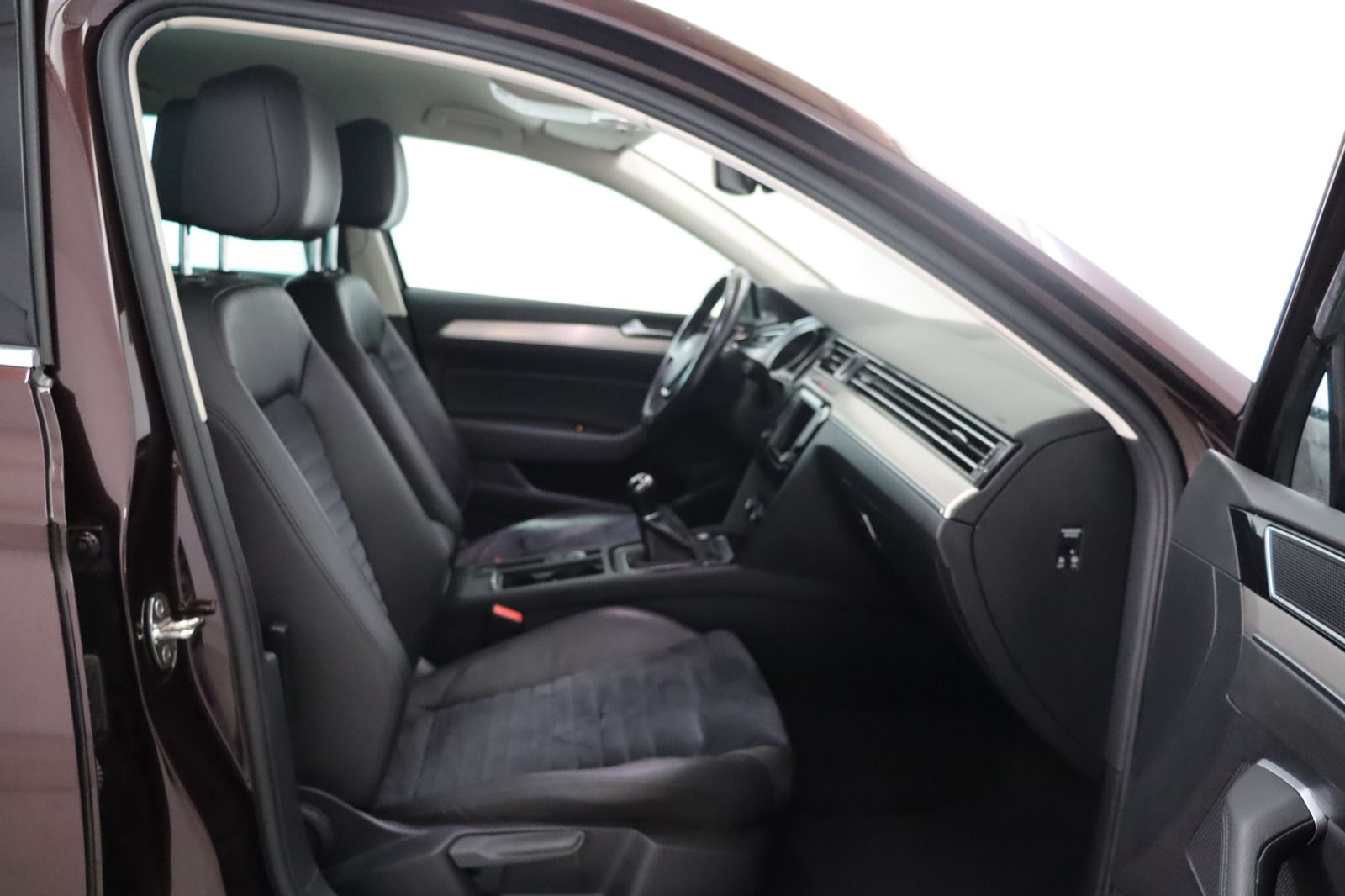 Fahrzeugabbildung Volkswagen Passat 4MOTION * Navi * LED * Massage