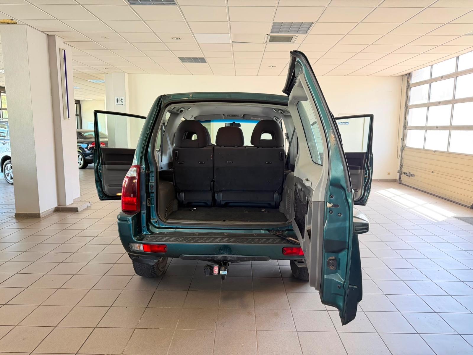 Mitsubishi Pajero 3.2 DI-D Dakar 3 portes | 160 ch | BVA | 1re main | Sièges chauffants | Régulateur | Attelage