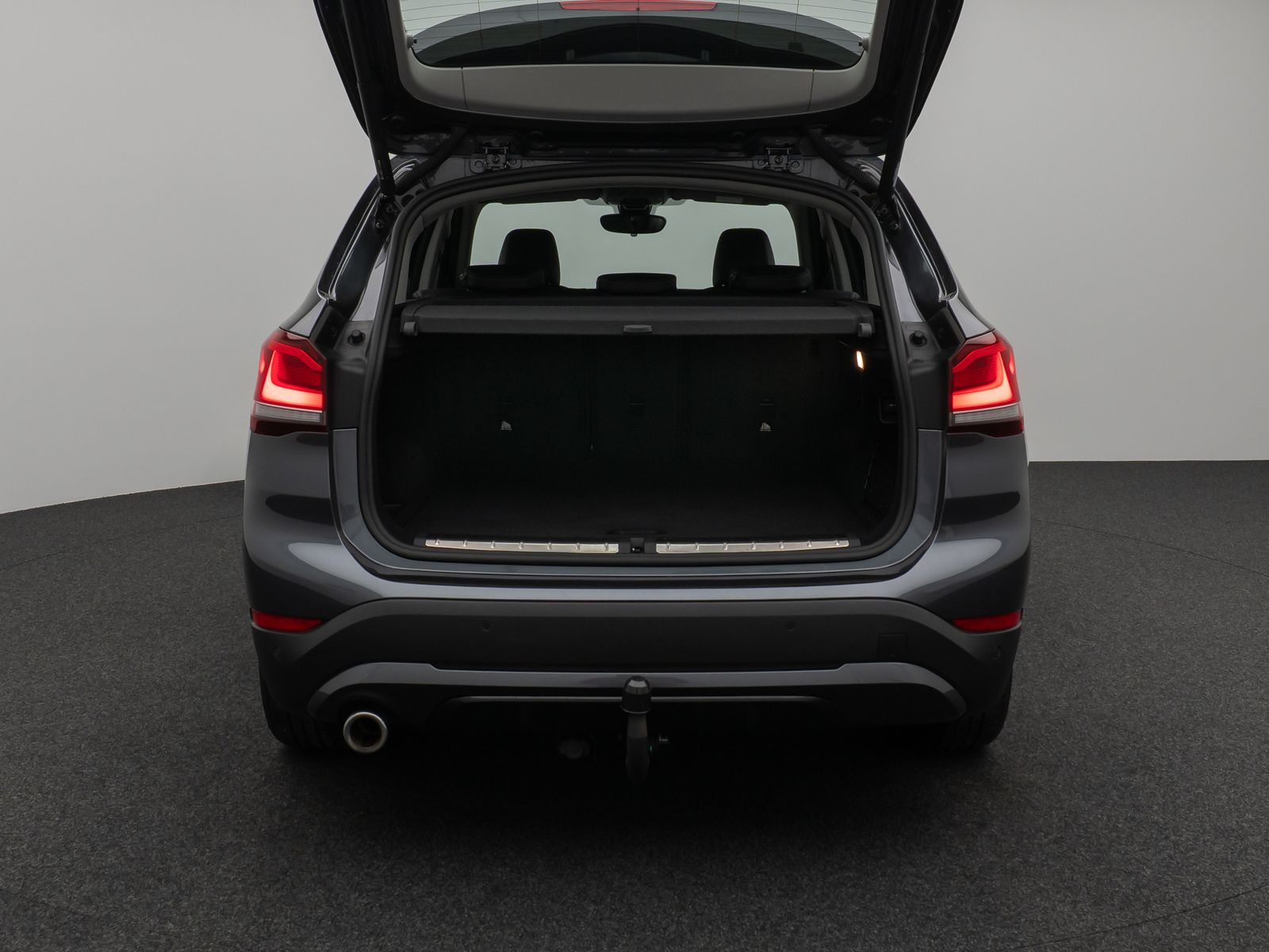 Fahrzeugabbildung BMW X1 xD25e SportLine Kamera HUD DAB HiFi AHK Alarm