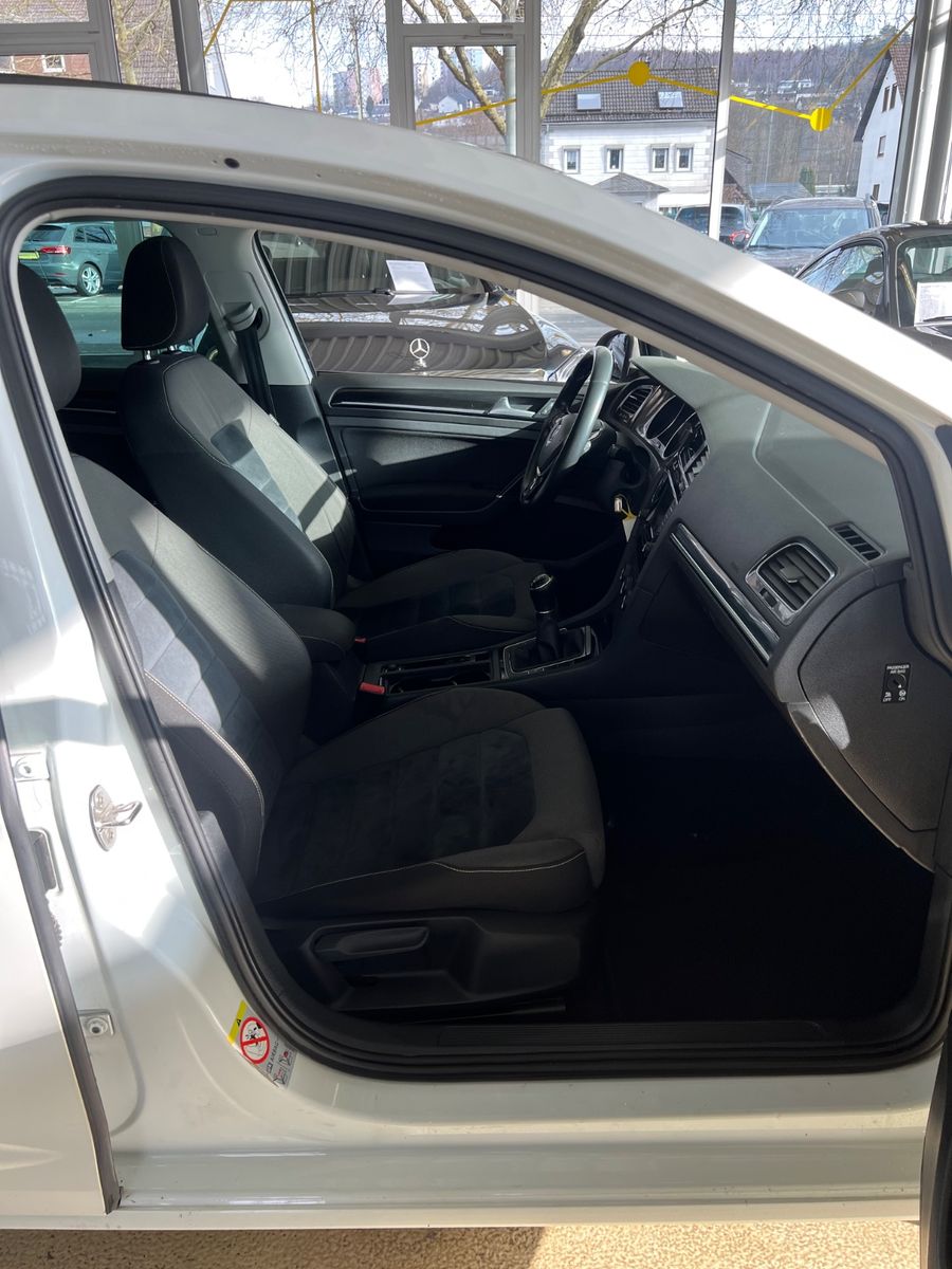 Fahrzeugabbildung Volkswagen Golf VII Lim. 2.0 TDI Highline PANORAMADACH*1.HD