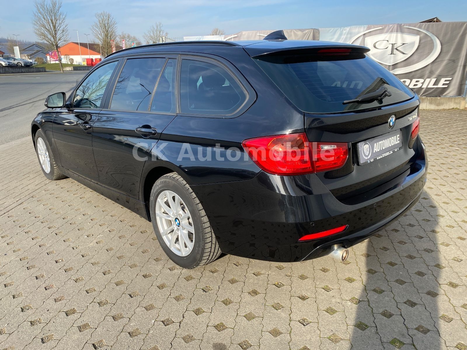 Fahrzeugabbildung BMW 320d Touring Automatik/Klima/Navi/Tempomat/PDC
