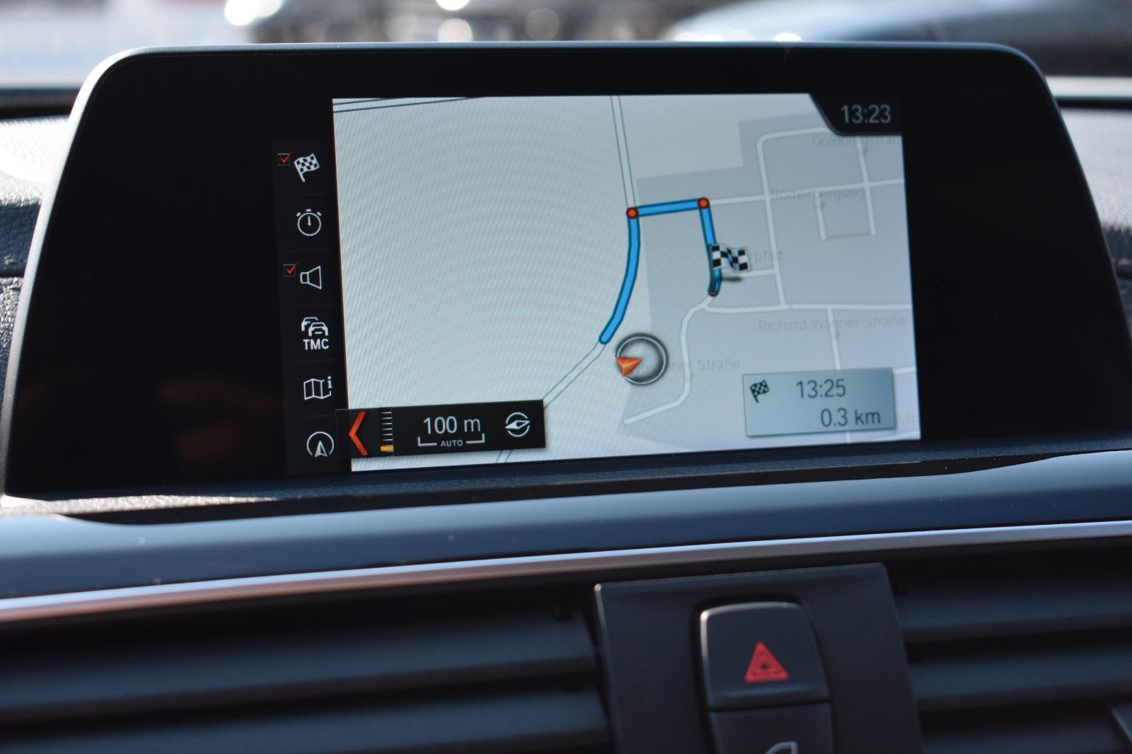 Fahrzeugabbildung BMW 320 d Touring Sport Line Automatik AHK