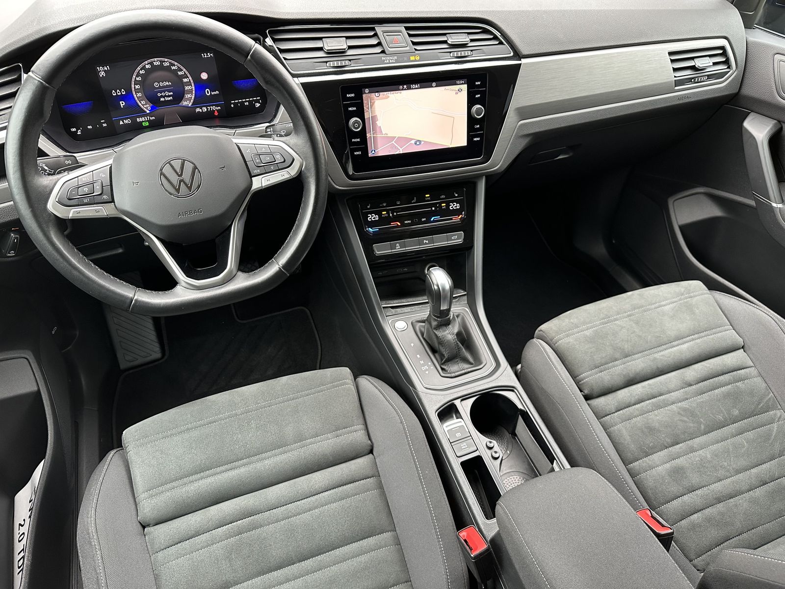 Fahrzeugabbildung Volkswagen Touran 2.0 TDI DSG CL NAV+ACC+DIGDISPLAY+KAM+1HD