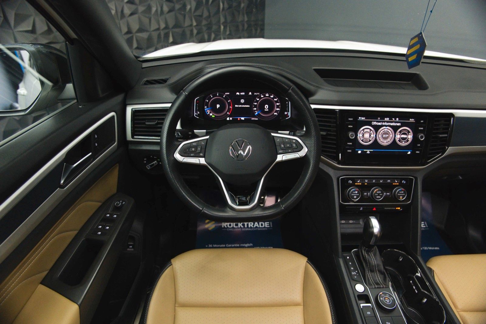 Fahrzeugabbildung Volkswagen ATLAS 3.6 Cross Sport 4x4 R-Line Black 4Motion