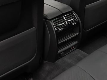 Fahrzeugabbildung BMW 530e xD Pano Kamera DAB HiFi Adapt. Fahrwerk 19"