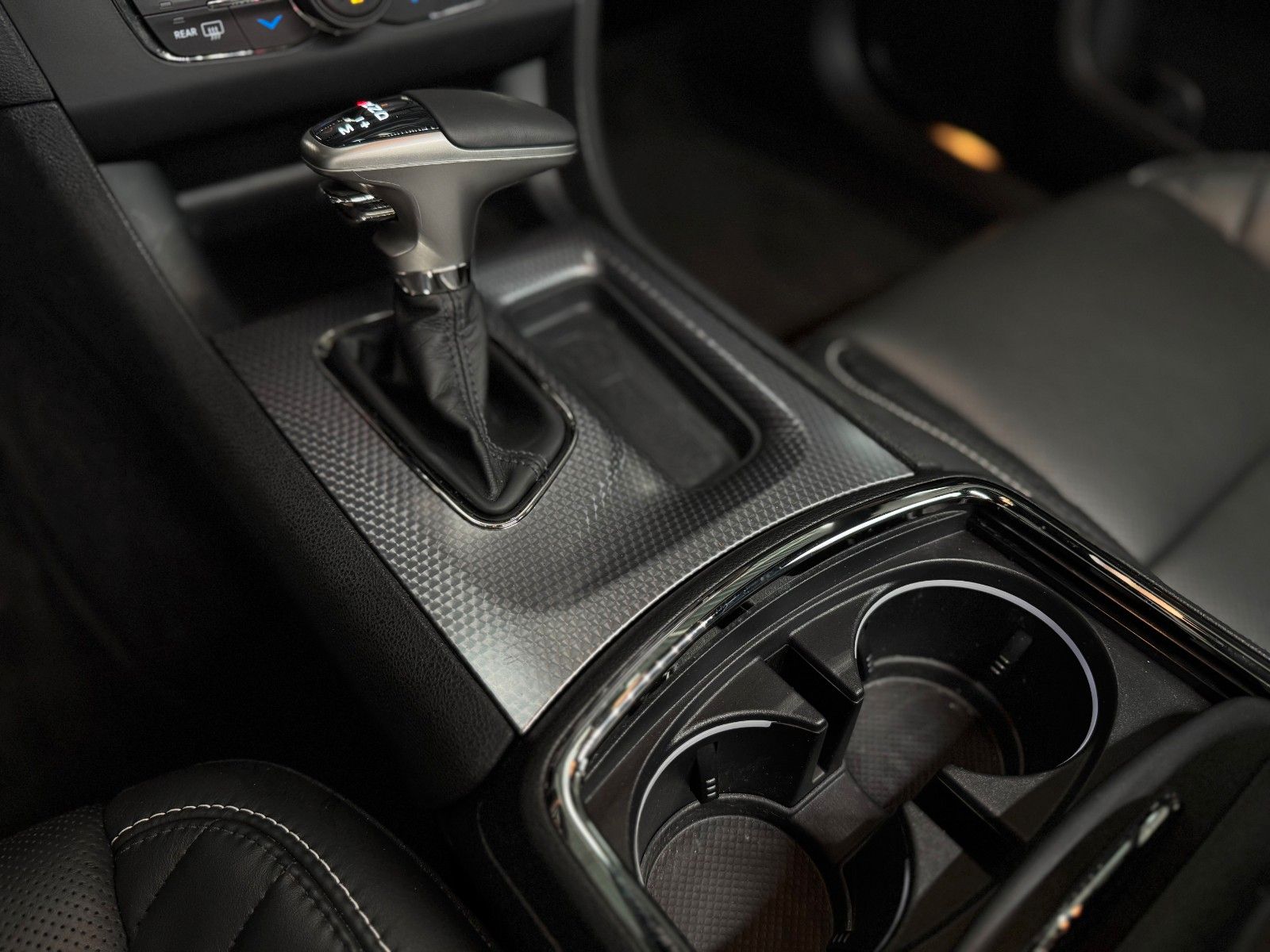 Fahrzeugabbildung Dodge Charger 6.2 SRT Hellcat  "Adaptive Dämpfer NAVI"