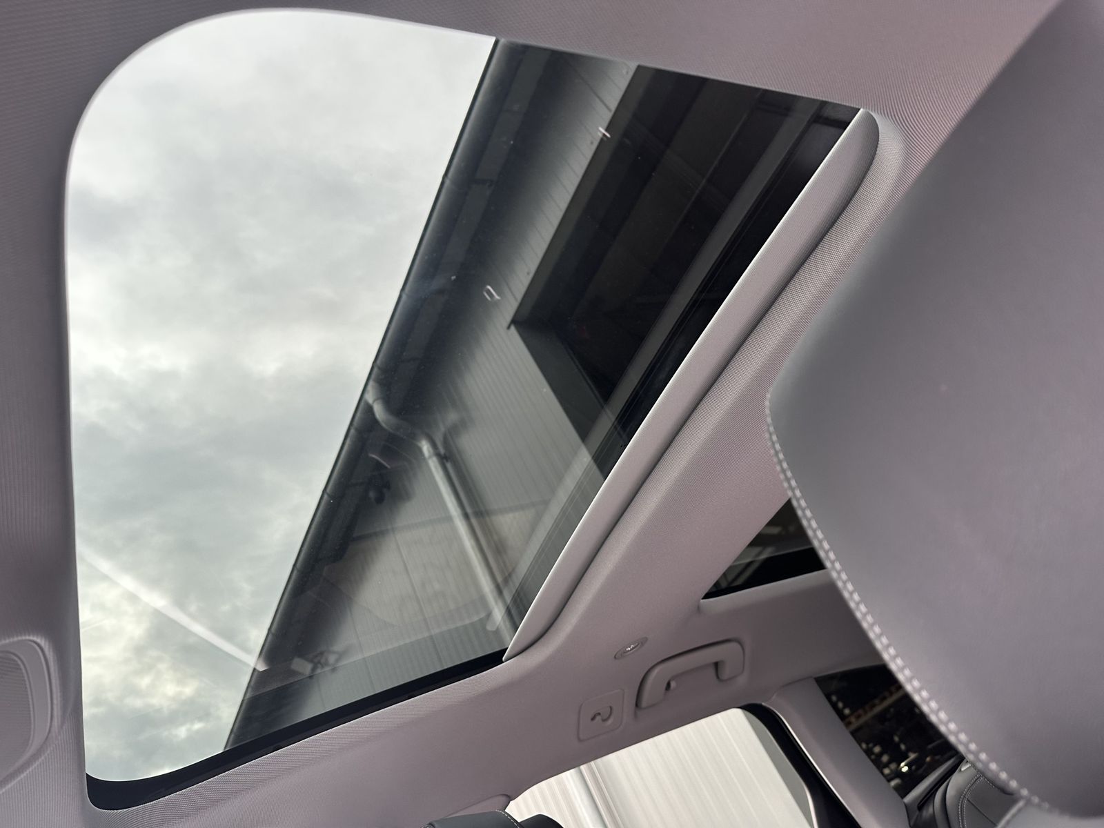 Fahrzeugabbildung Audi A6 Avant 55 TFSIe Qu S-Line NAV+LED+PANO+ACC+KAM