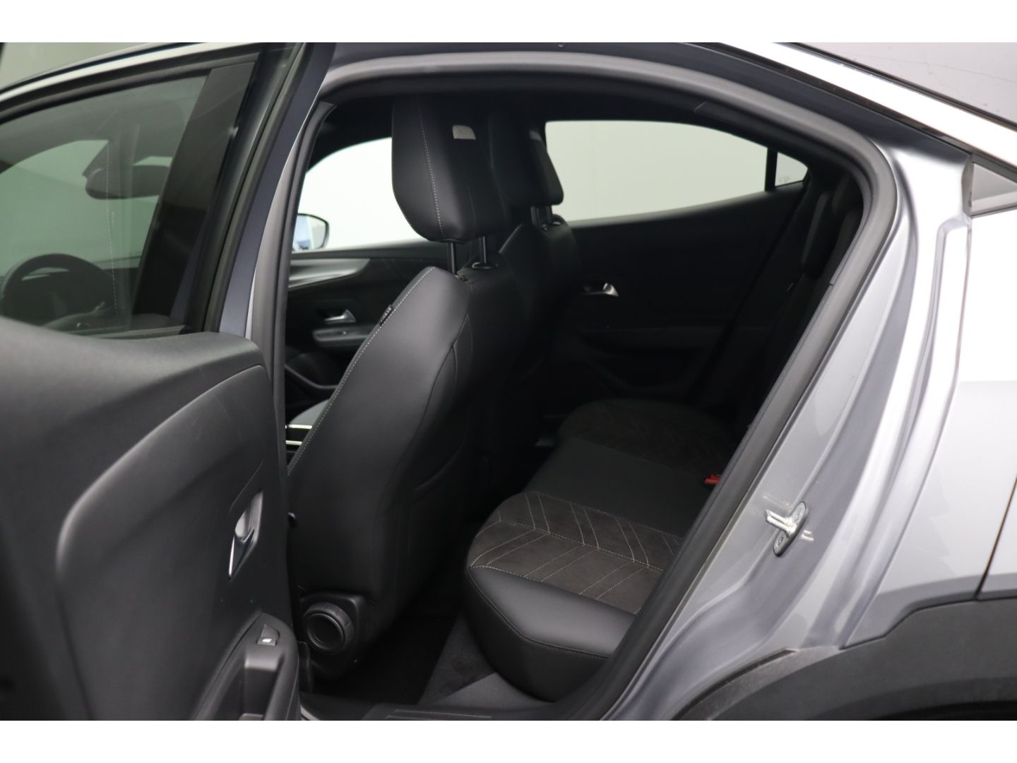 Fahrzeugabbildung Opel Mokka-e Ultimate Digitales Cockpit ACC LED