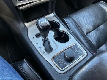 Jeep Grand Cherokee - 11