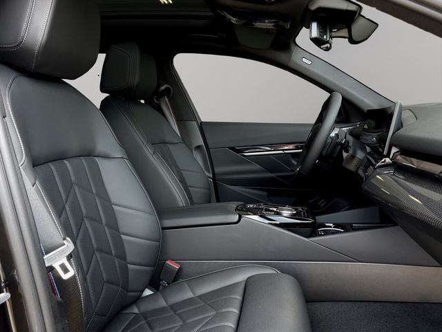 Foto Nummer 12: BMW 550e xDrive