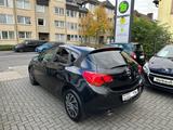 Opel Astra J Lim *NAVI*PDC*KLIMA*TEMPO*4S-REIFEN - gebrauchte Opel Astra aus dem Jahr 2012