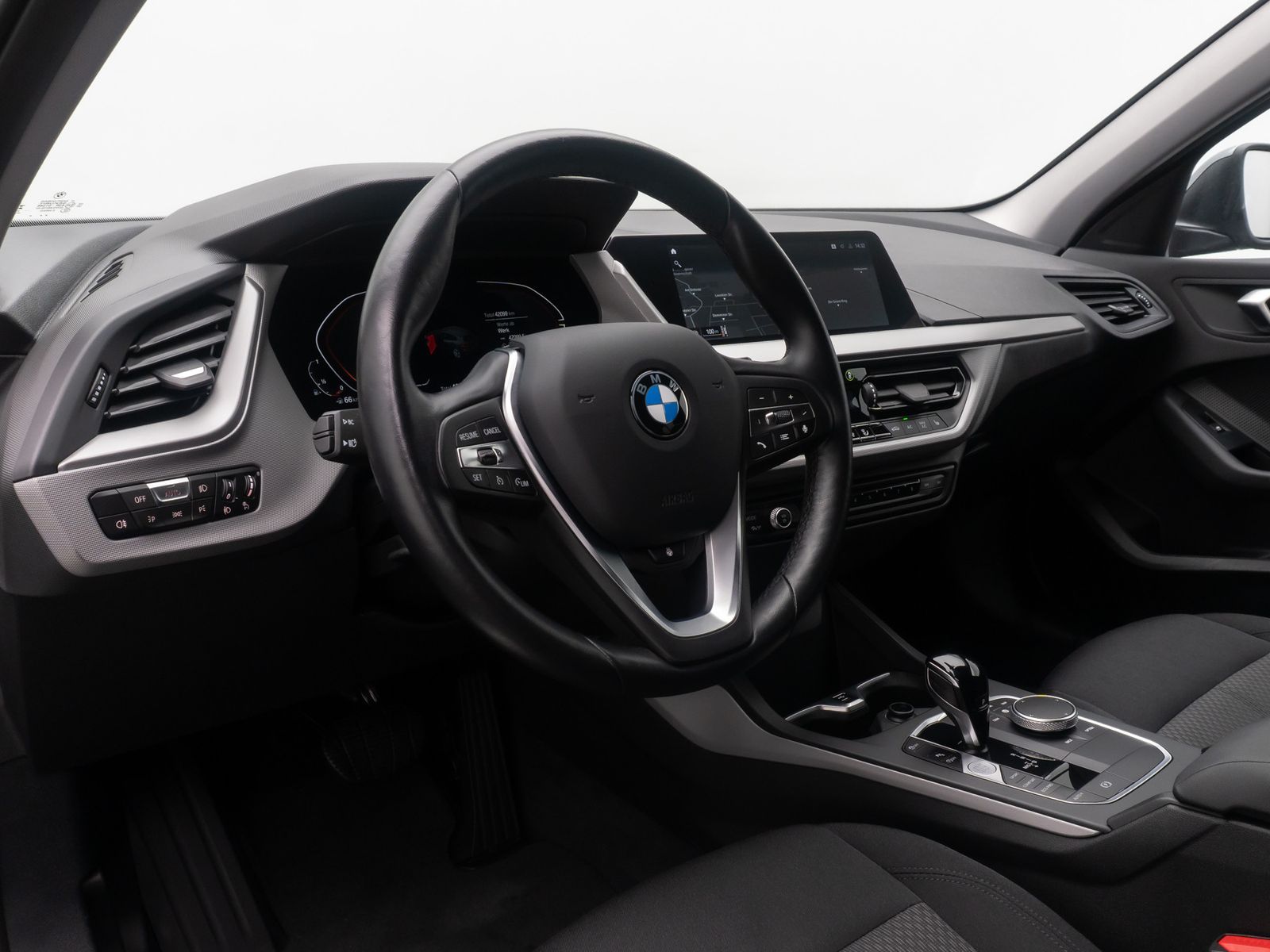 Fahrzeugabbildung BMW 118i GeschwindigReg DAB AHK DriveAs LED CockpitP