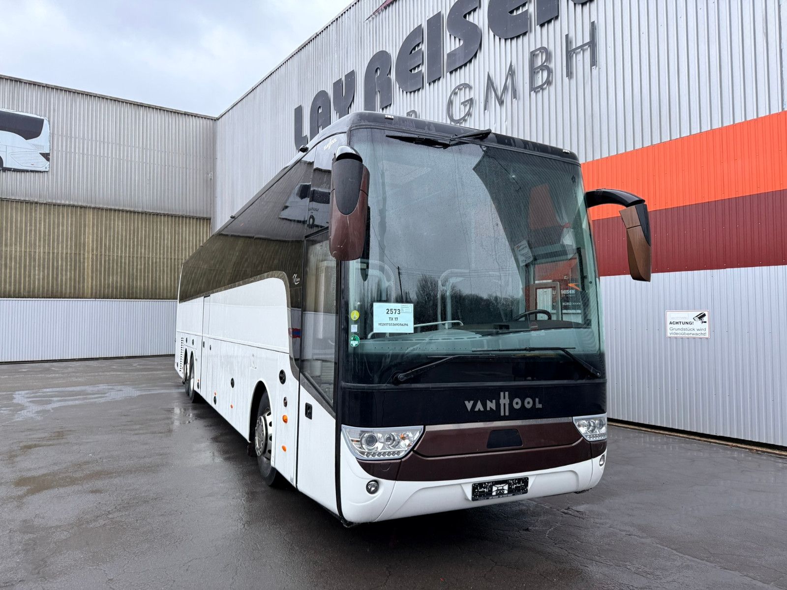 VANHOOL  2017 - Image 1 of 35