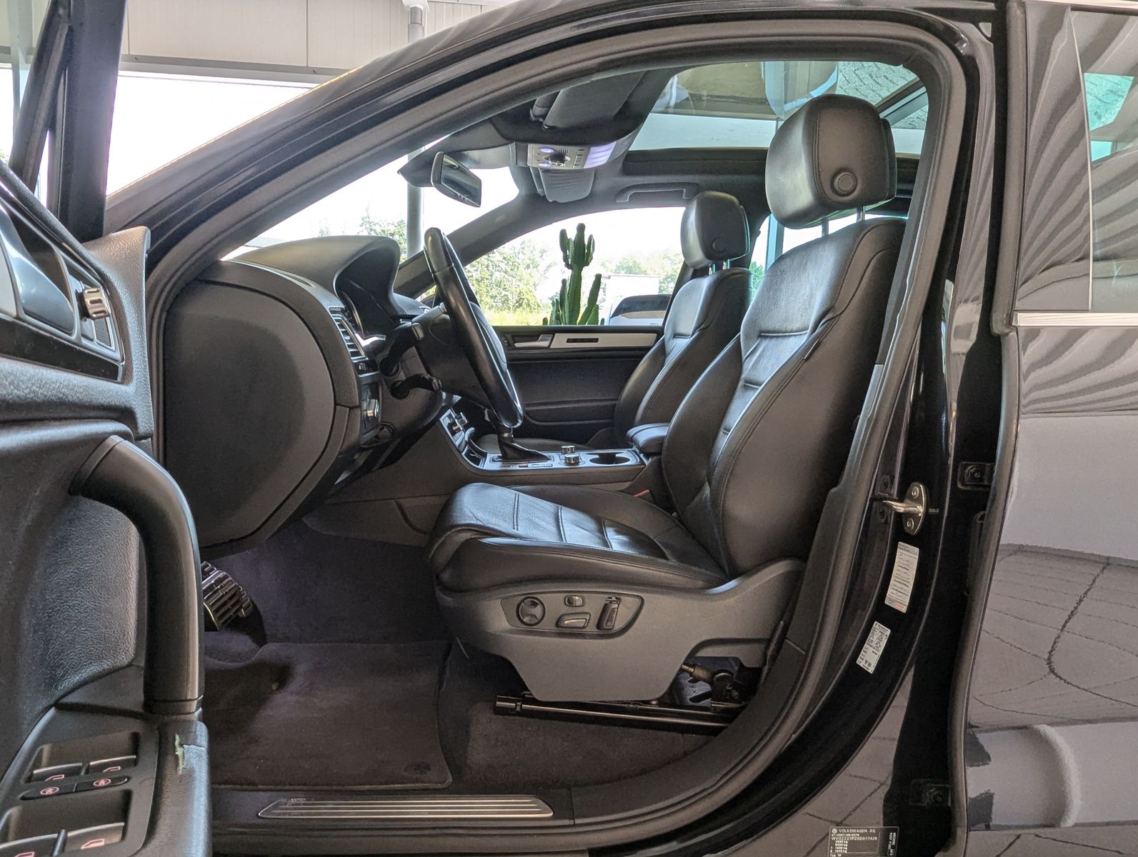VW Touareg V6 TDI Pano Bi-Xen Memory DYNAUDIO StHz - Image 12