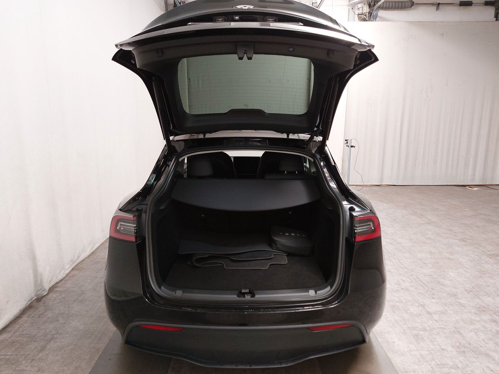 Tesla Model Y Long Range AWD Leder Navi LED Pano RFK foto 15