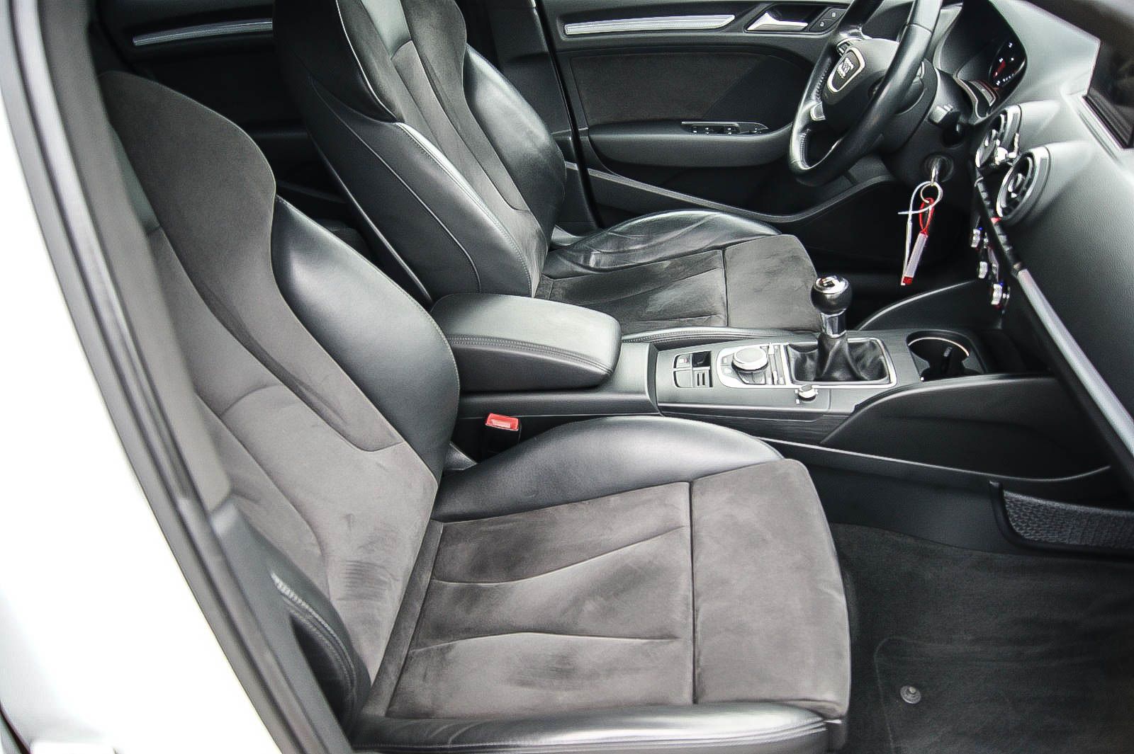 Fahrzeugabbildung Audi A3 Limousine 1.4 TFSI S-LINE NAVIGATION XENON 18