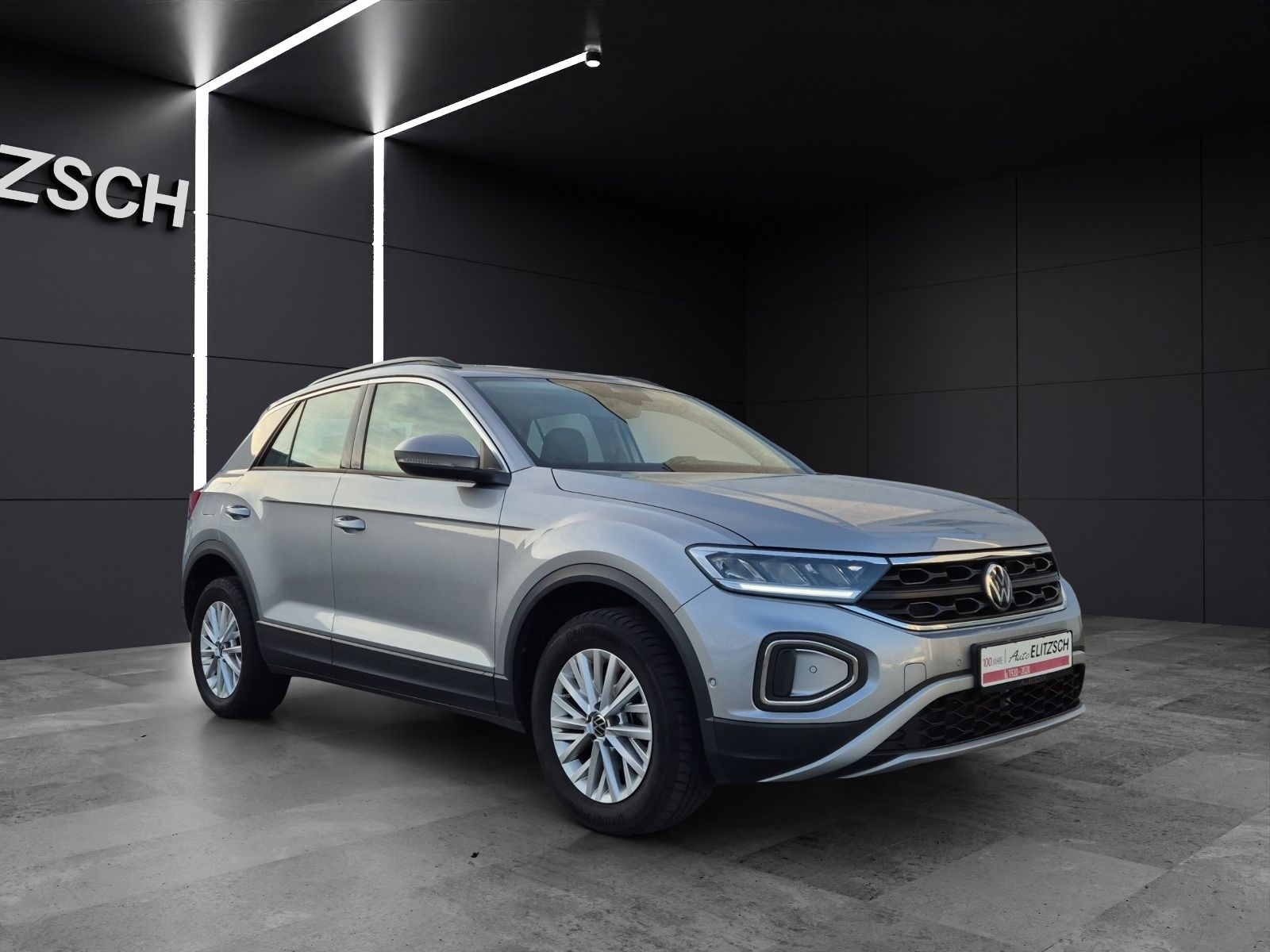 Fahrzeugabbildung Volkswagen T-Roc TSI Life DSG LED Navi AID ACC RFK SH