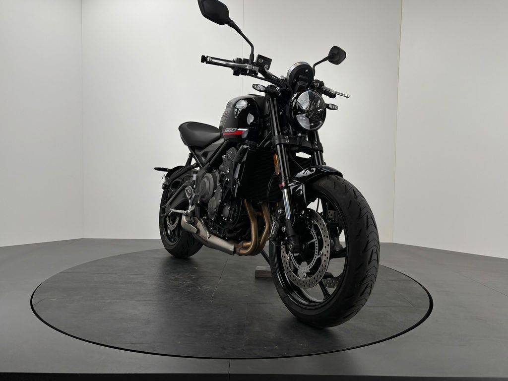 Fahrzeugabbildung Triumph TRIDENT 660 E5+ *TOP-ZUSTAND *QUICKSHIFTER