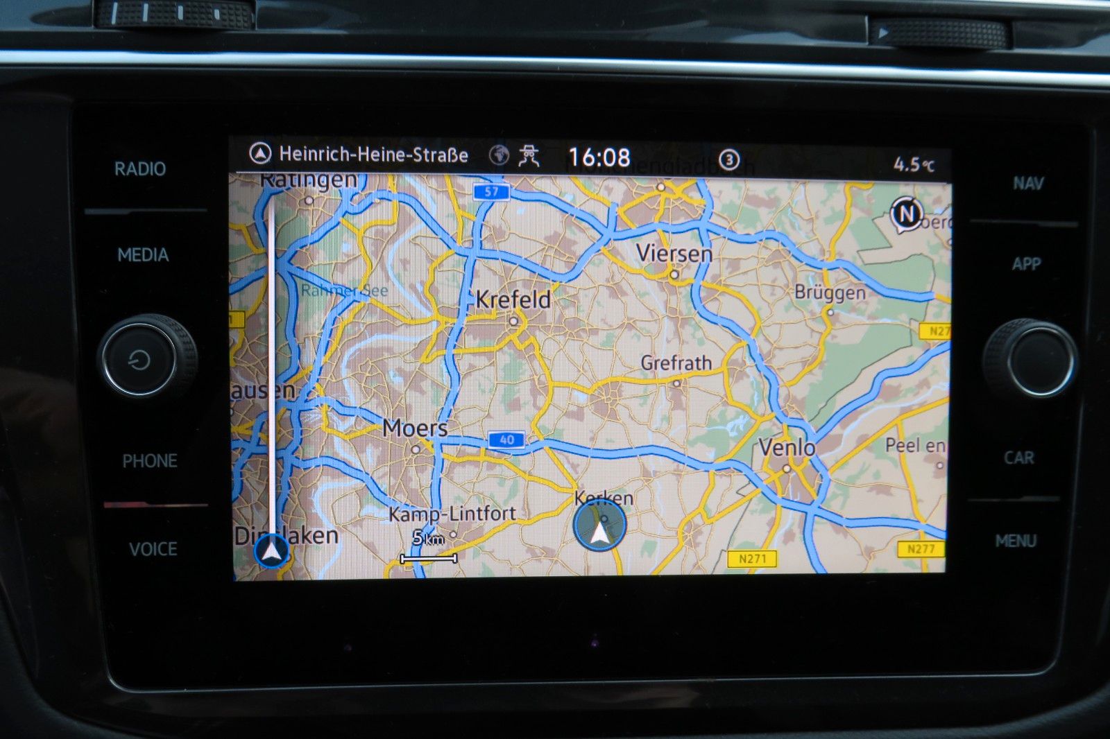 Fahrzeugabbildung Volkswagen Tiguan Life TDI DSG AHK NAVI KAMERA LED ACC GJ