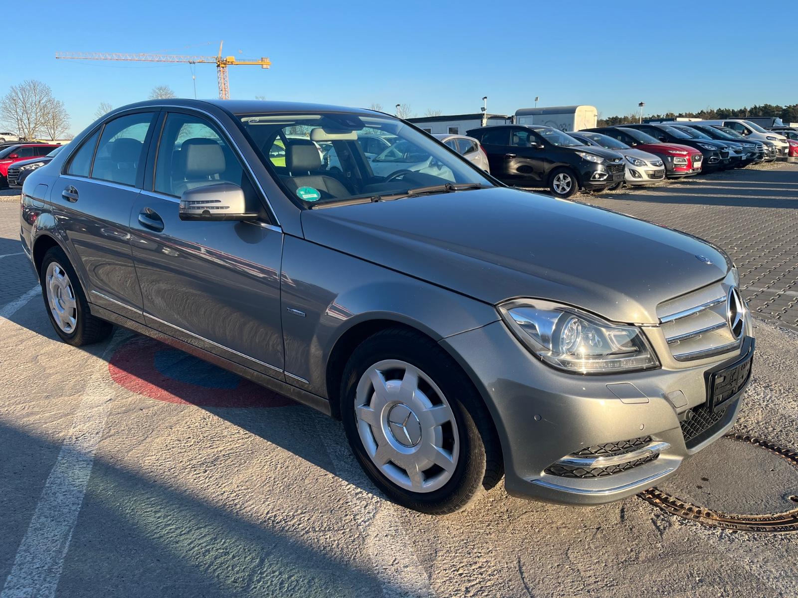 Mercedes-Benz C 180 CGI BlueEfficiency/Xenon/Automatik/Tüv 26