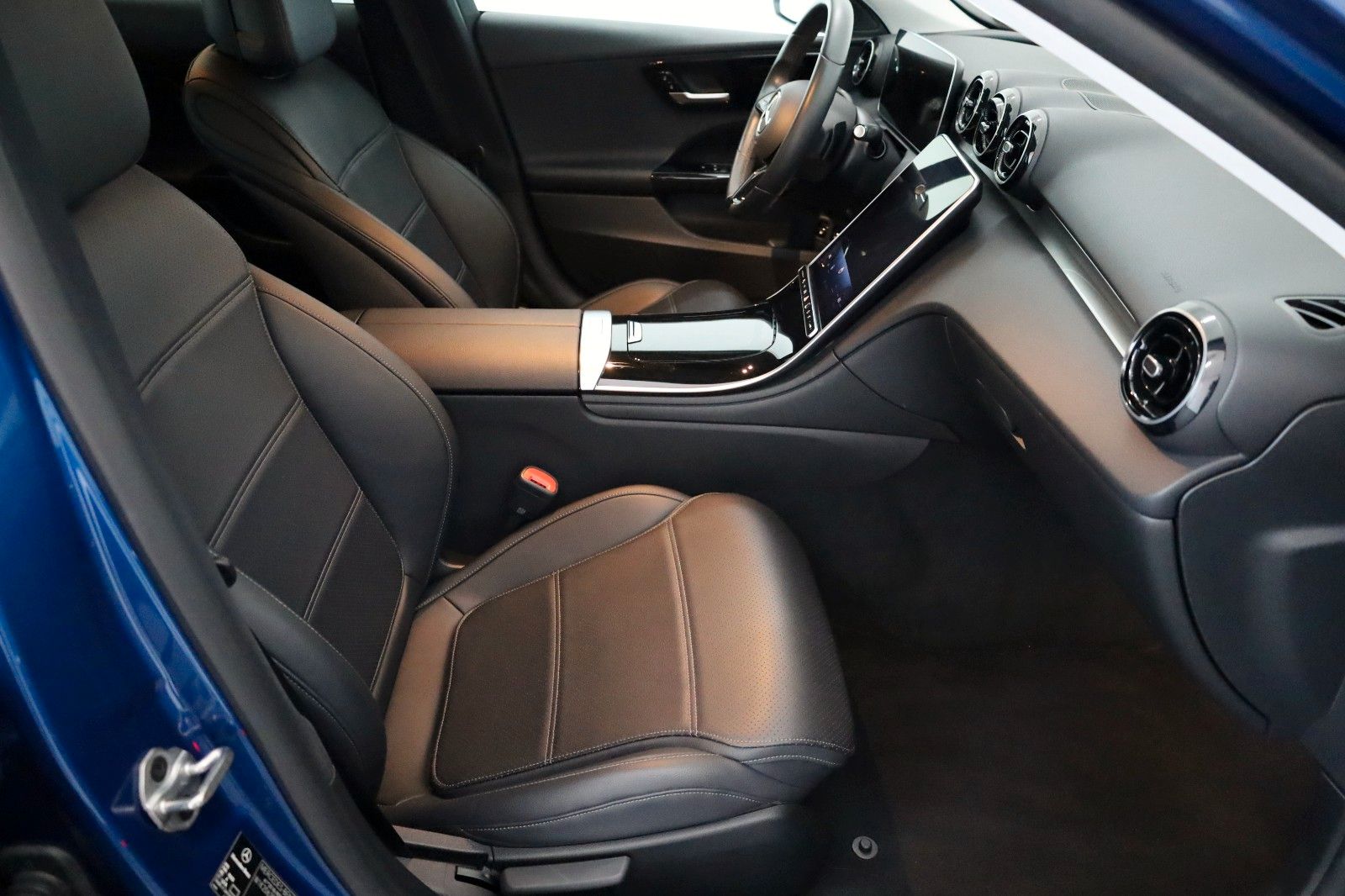 Fahrzeugabbildung Mercedes-Benz C 300e T Avantgarde T Leder,Navi,LED,SH,PDC,Park