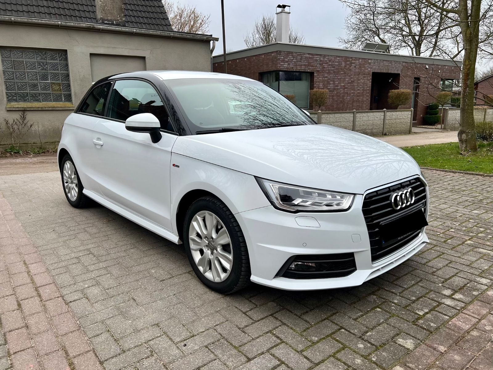 AUDI A1 1.6 TDI S tronic S line Automatik 