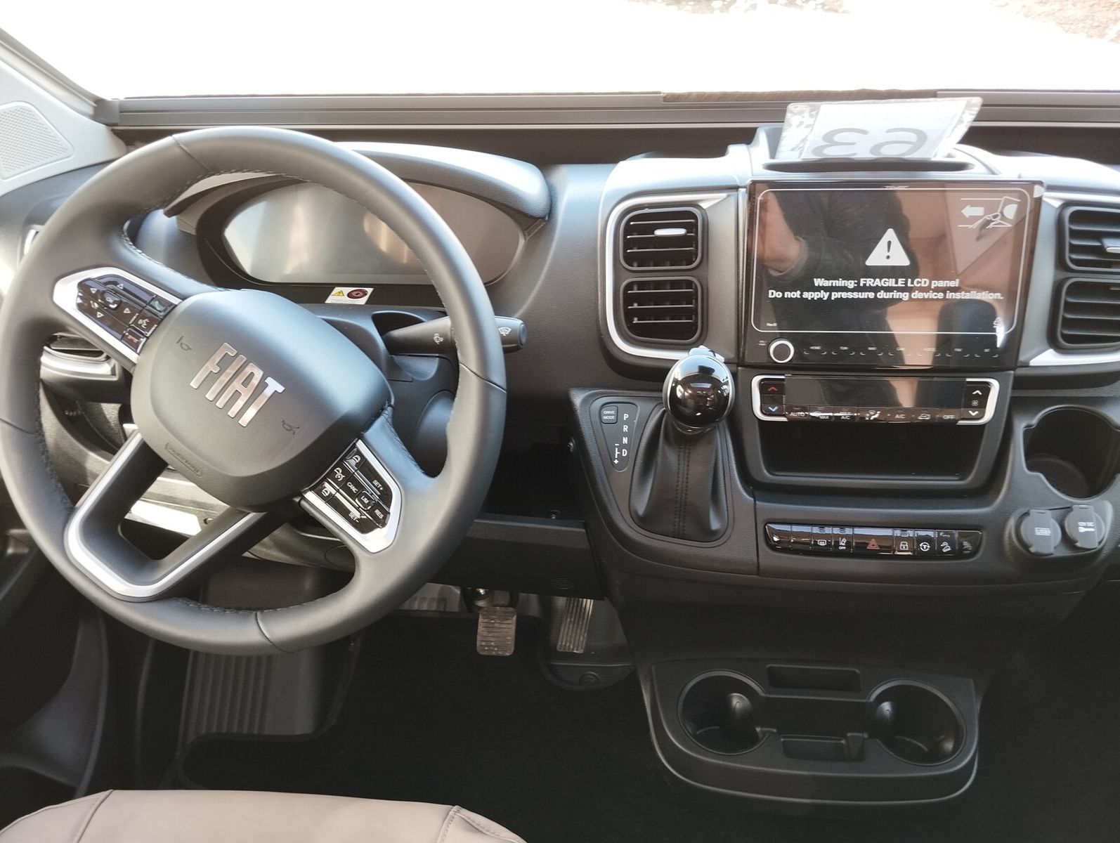 Fahrzeugabbildung Eura Mobil Profila T PT 675 SB Mondial Pakete, Automatik