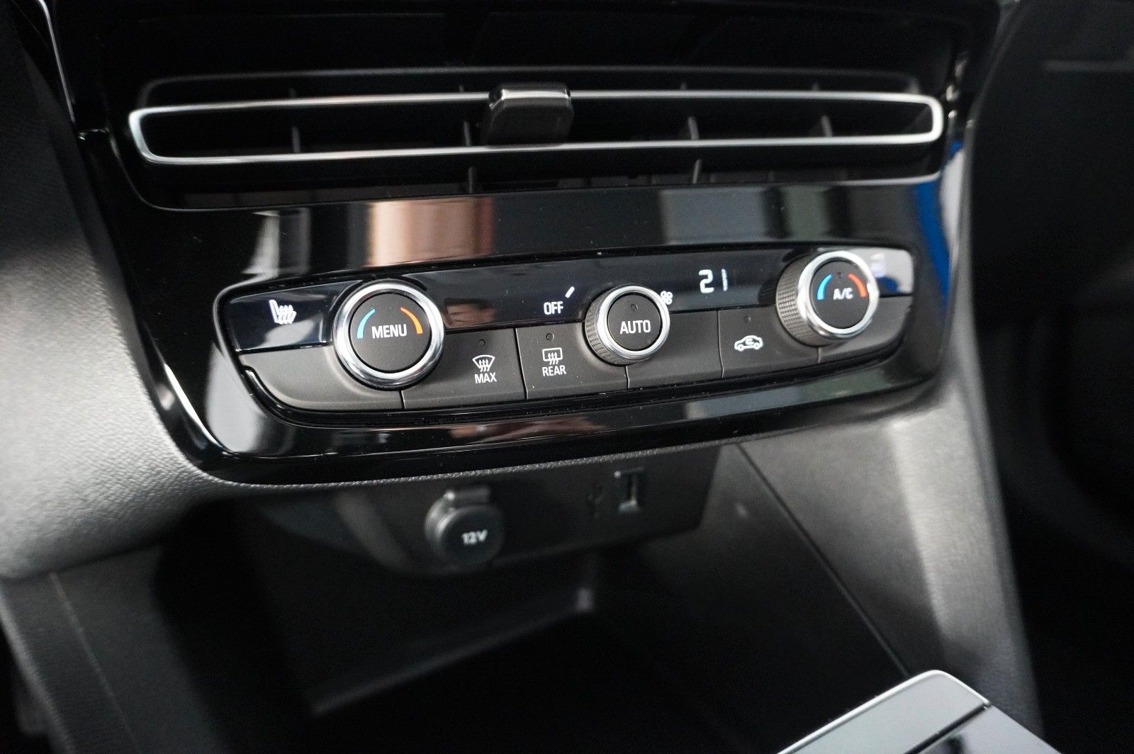 Fahrzeugabbildung Opel Mokka 1.2T ELEGANCE NAVI/LED/KAMERA/SH/SPORT/DAB