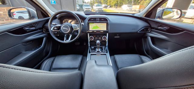 Jaguar XE S  AWD/Navi/LED/Kamera/Leder/Tempo/Spur/1Hand