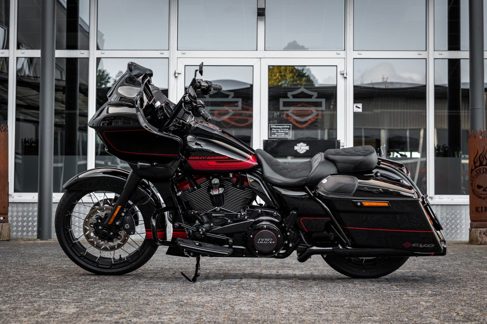 Fahrzeugabbildung Harley-Davidson CVO ROAD GLIDE 117 FLTRXSE - JEKILL&HYDE
