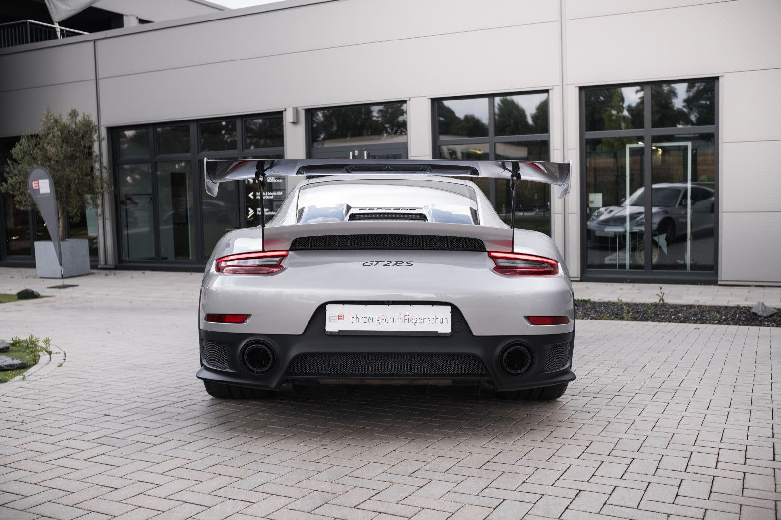 Fahrzeugabbildung Porsche 911/991 GT2 RS, 1. Hd., Lift, DAB, 90L, R-Kam.