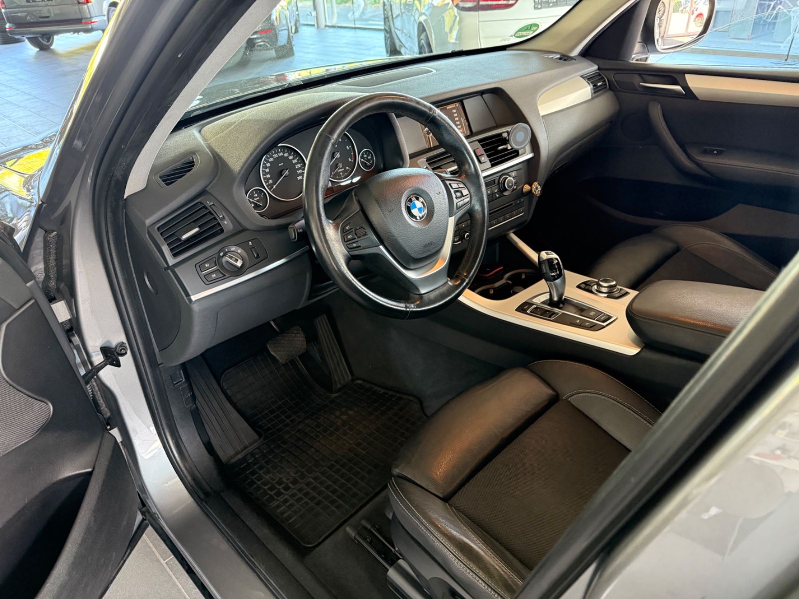 Fahrzeugabbildung BMW X3 xDrive 20d Aut. * Navi * Xenon * PDC * SHZ *