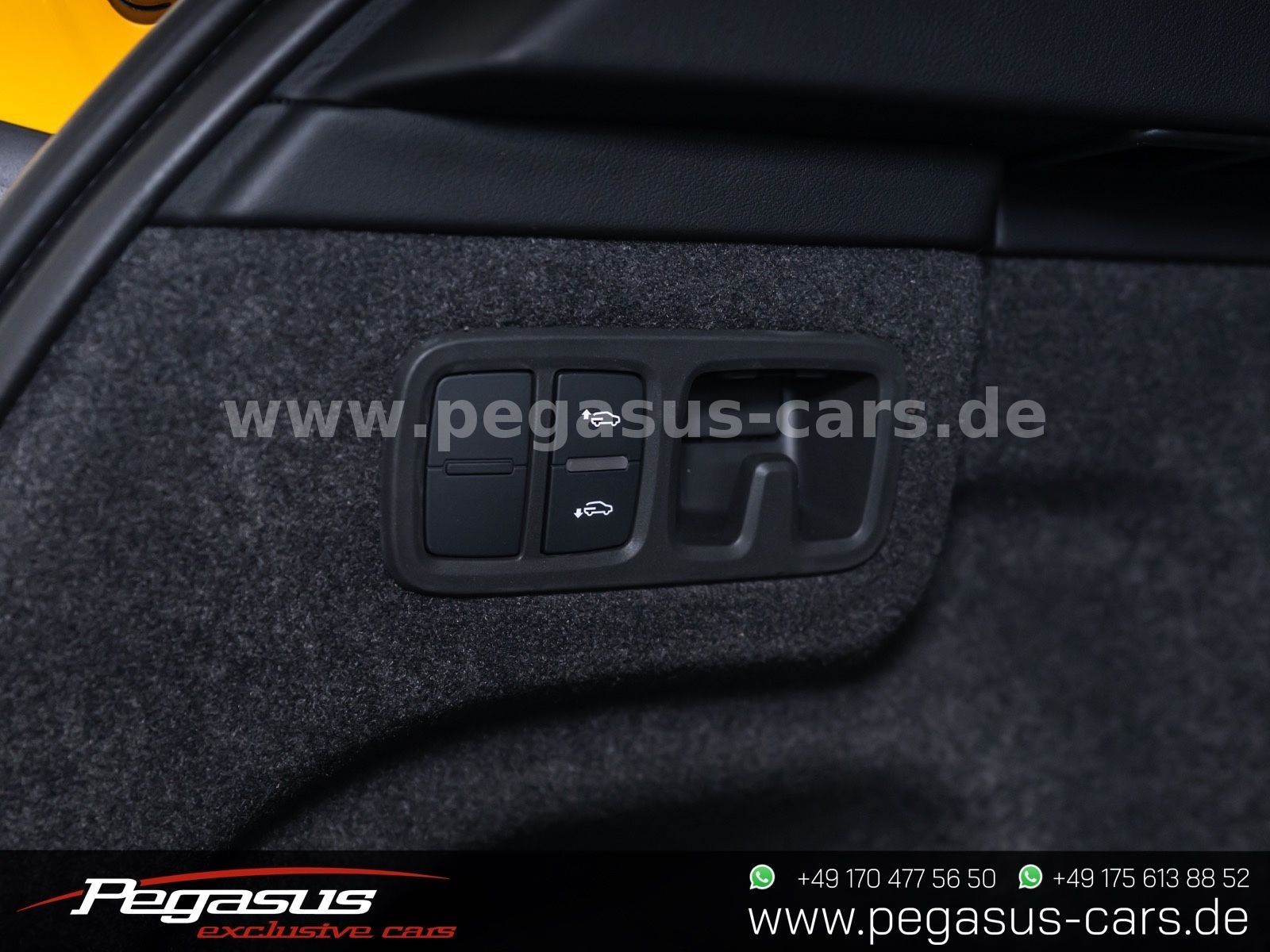 LAMBORGHINI Urus - 32