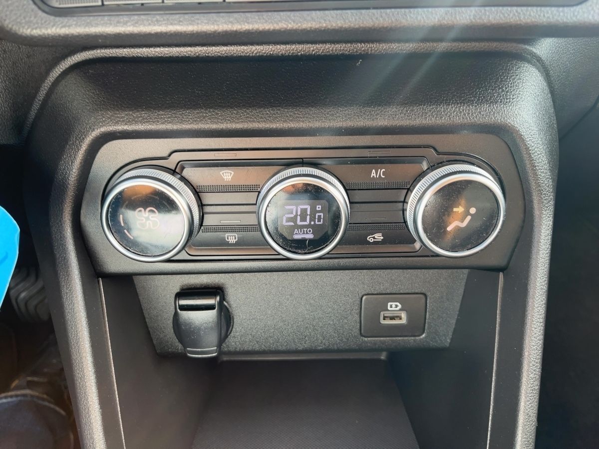 Fahrzeugabbildung Dacia Sandero Comfort TCe 90 (MY2021) ABS Fahrerairbag - mit KI generiert/bearbeitet