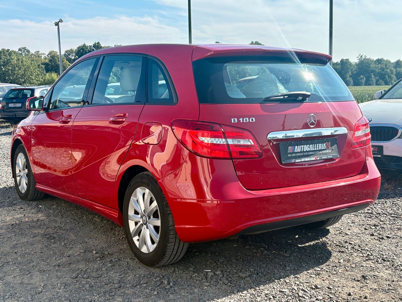 Fahrzeugabbildung Mercedes-Benz B 180 Xenon AHK 1.HAND Klima SCHECKHEFT SHZ PDC